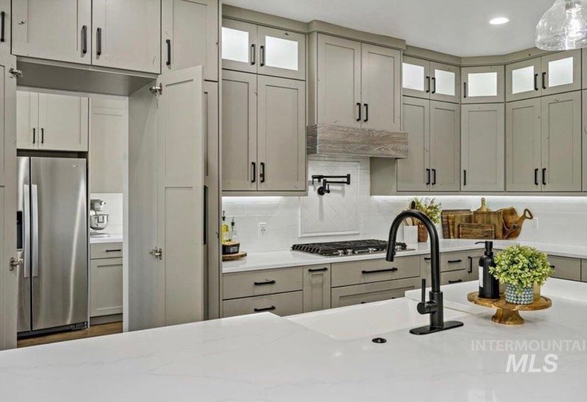 Luxury transitional kitchen by DreamWorks Kitchen & Bath