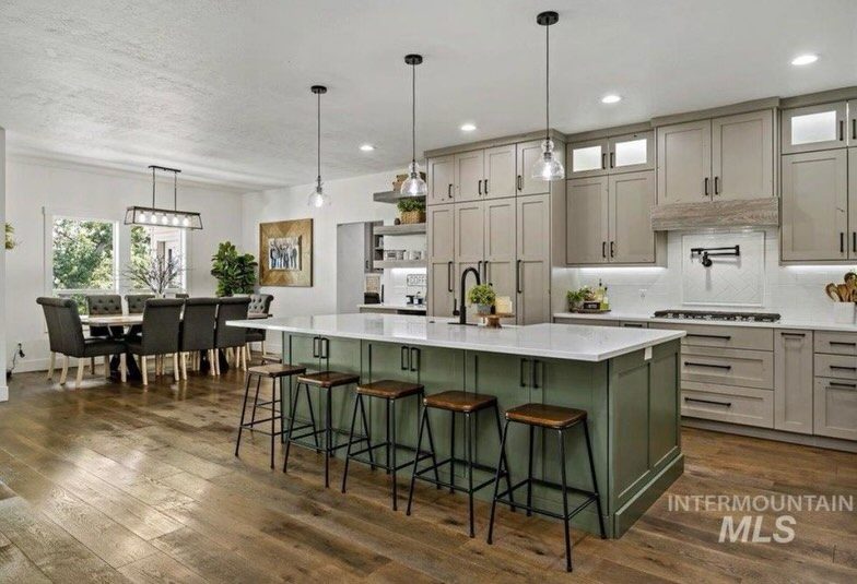 Wide transitional kitchen Naples
